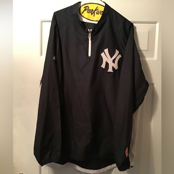 NWOT Authentic ew York Yankees Lightweight Jacket in M - Picture 1 of 4